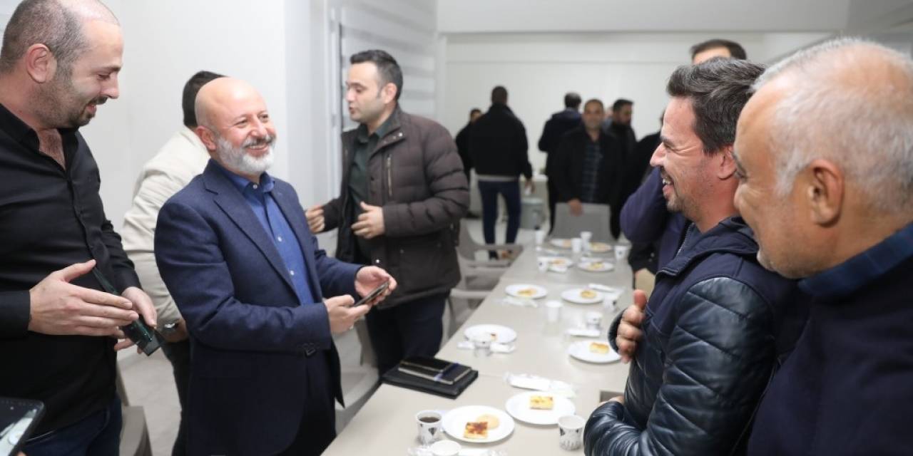 Başkan Çolakbayrakdar Ve Vatandaş Arasında Tebessüm Dolu Diyalog