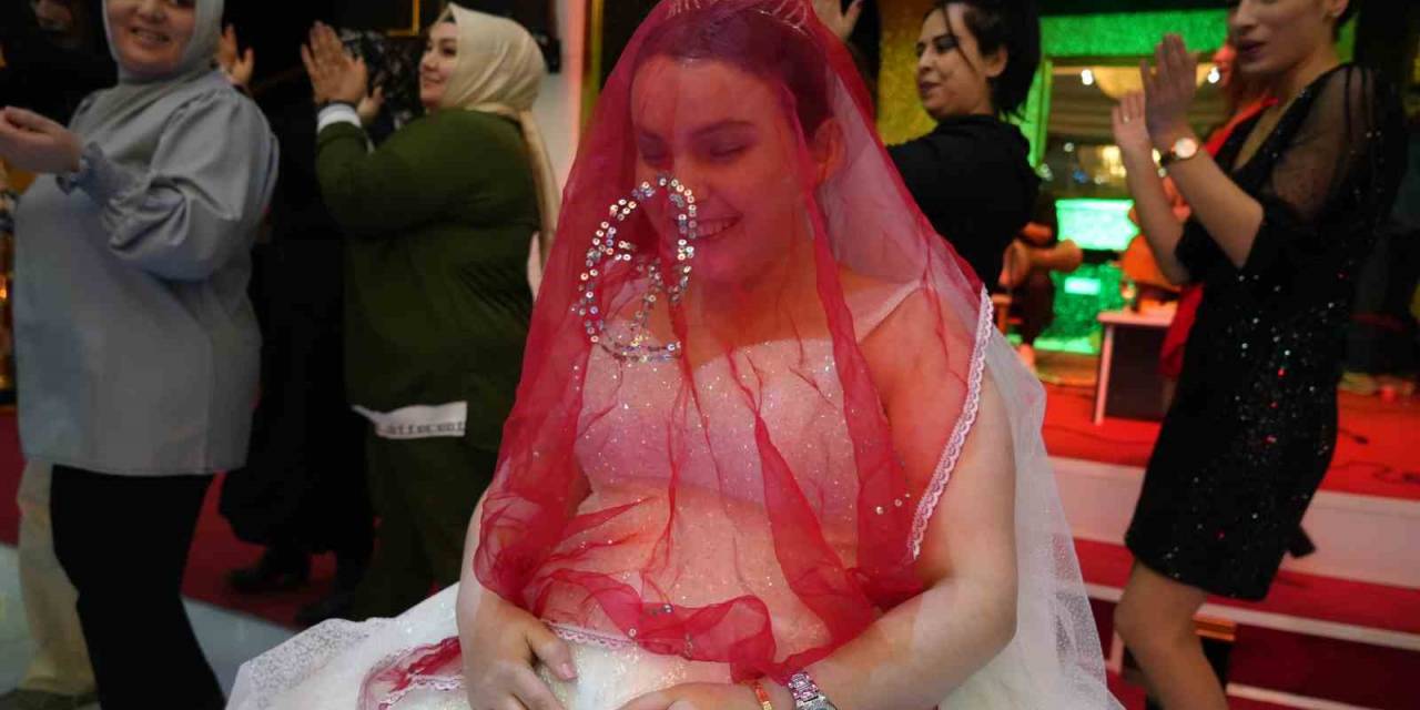 Hayali Gerçek Oldu: Beyaz Gelinlik İçinde Mutlu Bir Gece Yaşadı