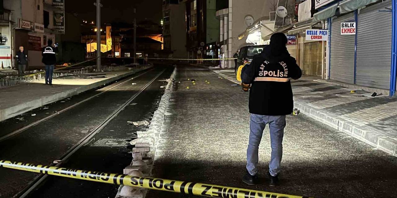 Yaralı Halde Yerde Yatan Kişiye Böyle Ateş Etti