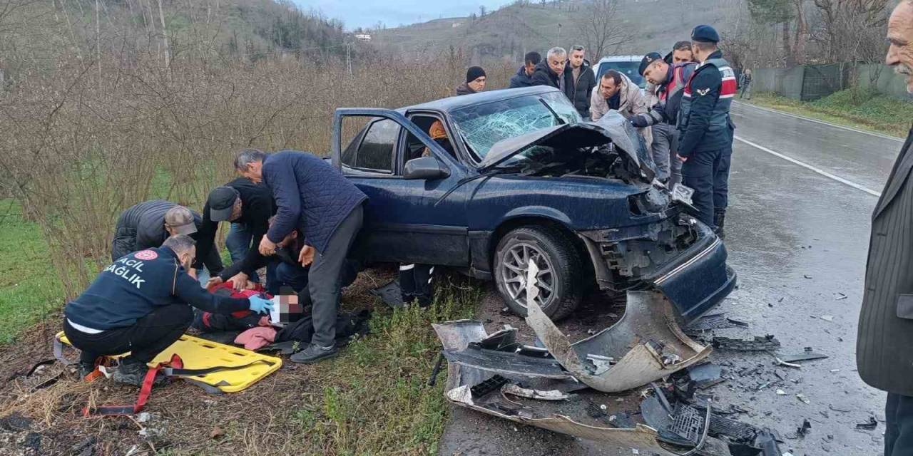 Ordu’da 2 Otomobil Çarpıştı: 3 Yaralı