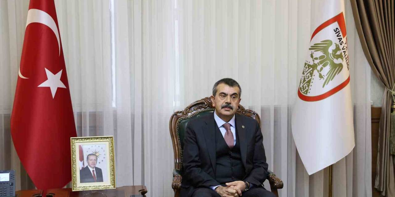 Bakan Tekin, Öğretim Sürecinde Zorluk Çıkartan Belediyelerden Şikâyet Edip Eskişehir Ve İzmir’i Buna Örnek Gösterdi