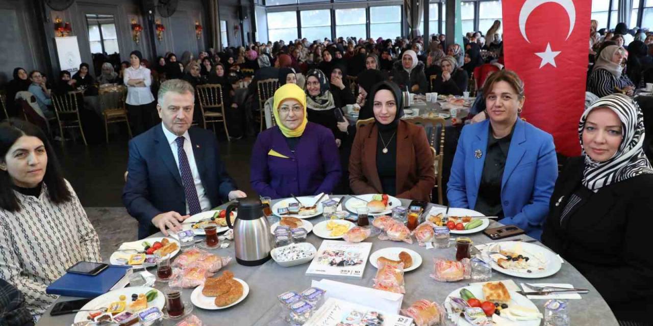 Gaziosmanpaşa’da Kadın Kursiyerler Kahvaltıda Bir Araya Geldi