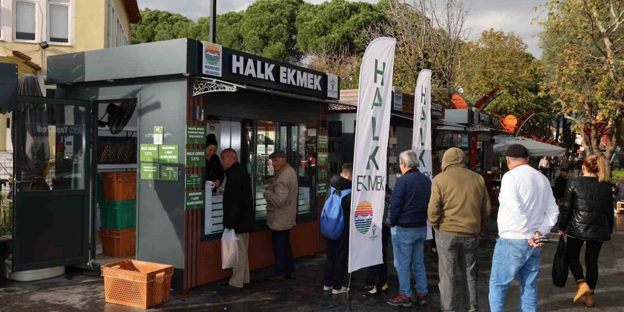 Marmaris’te Vatandaşlar Halk Ekmeğe Yoğun İlgi Gösteriyor
