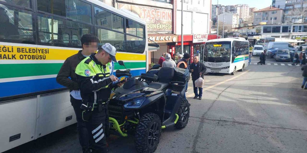 15 Yaşındaki Genç Atv İle Trafiği Birbirine Kattı, 35 Bin Lira Ceza Yedi