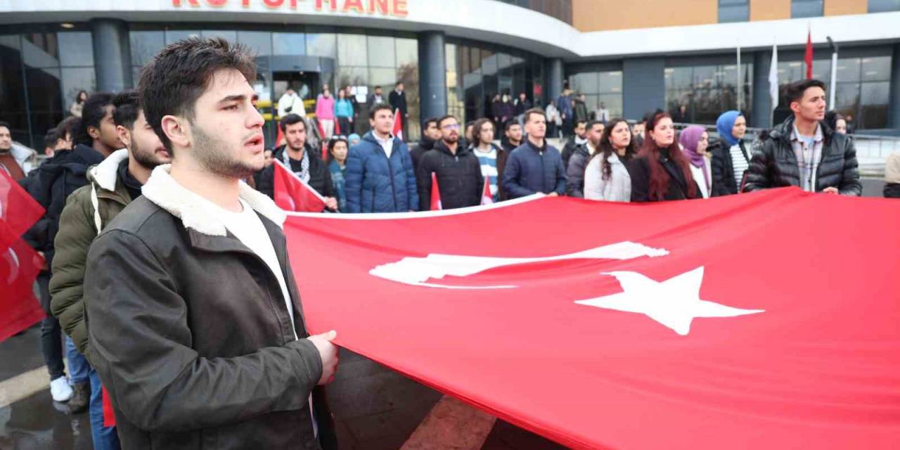 Üniversiteli Öğrencilerden ‘Teröre Lanet’ Yürüyüşü