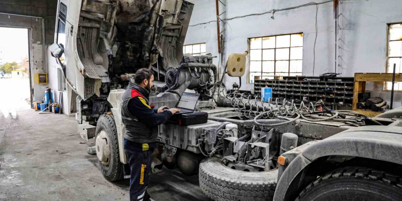 Van Büyükşehir Belediyesi İdari Gücüyle 13 Bin 303 Bakım Onarım Çalışması Yaptı