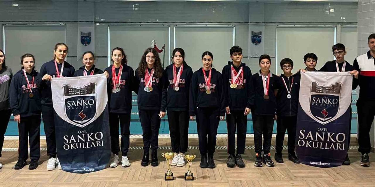 Sanko Okulları Öğrencilerinin Yüzme Başarısı
