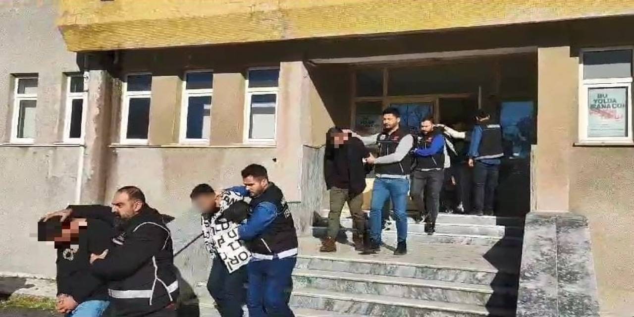 Uyuşturucu Sattığı Kişileri İfşa Etti: 12 Gözaltı