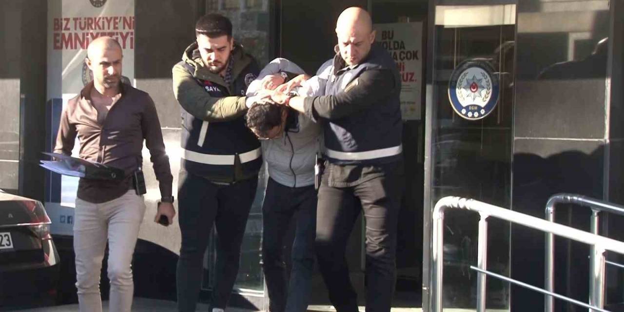 Kadıköy’de Servis Minibüsünü Kaçıran Zanlı Adliyeye Sevk Edildi