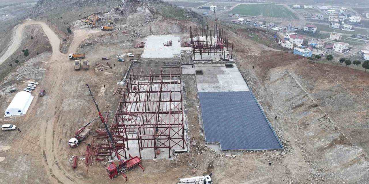 Türkoğlu’nun Yeni Acil Durum Hastanesi Hızla Yükseliyor