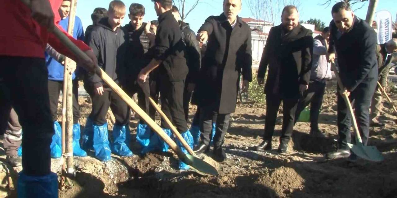 Arnavutköy Korupark’ın Ağaç Dikim Töreni Gerçekleştirildi