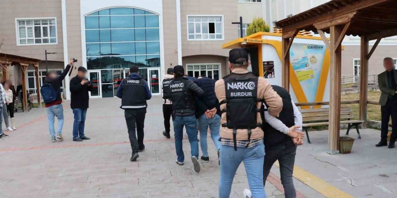 Burdur’da Uyuşturucu Operasyonunda 3 Şahıs Tutuklandı