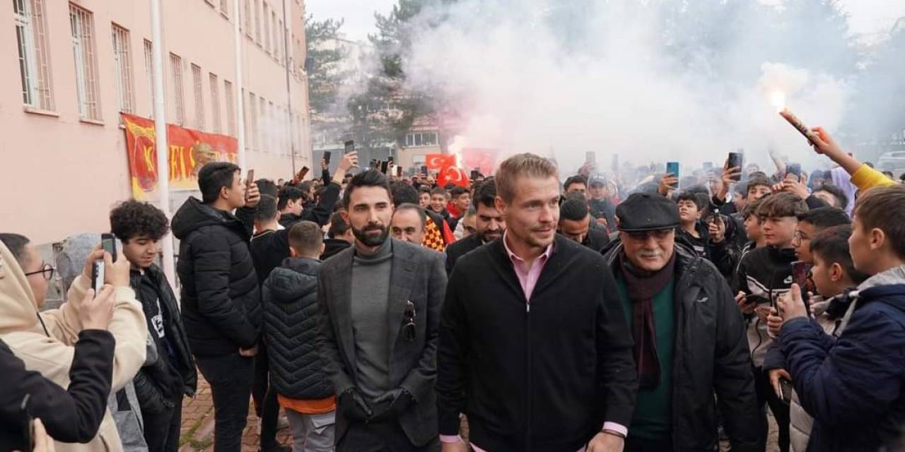 Stada Değil, Okula Geldiler