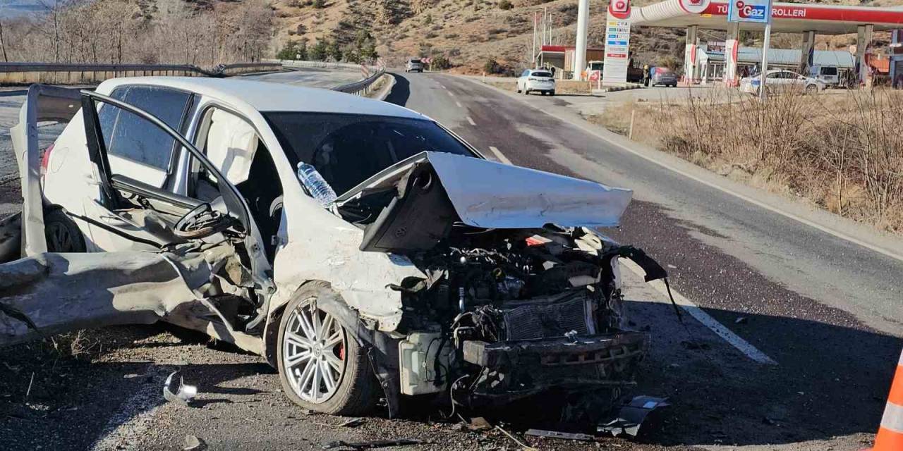Hurdaya Dönen Otomobilde Burnu Bile Kanamadan Çıktı