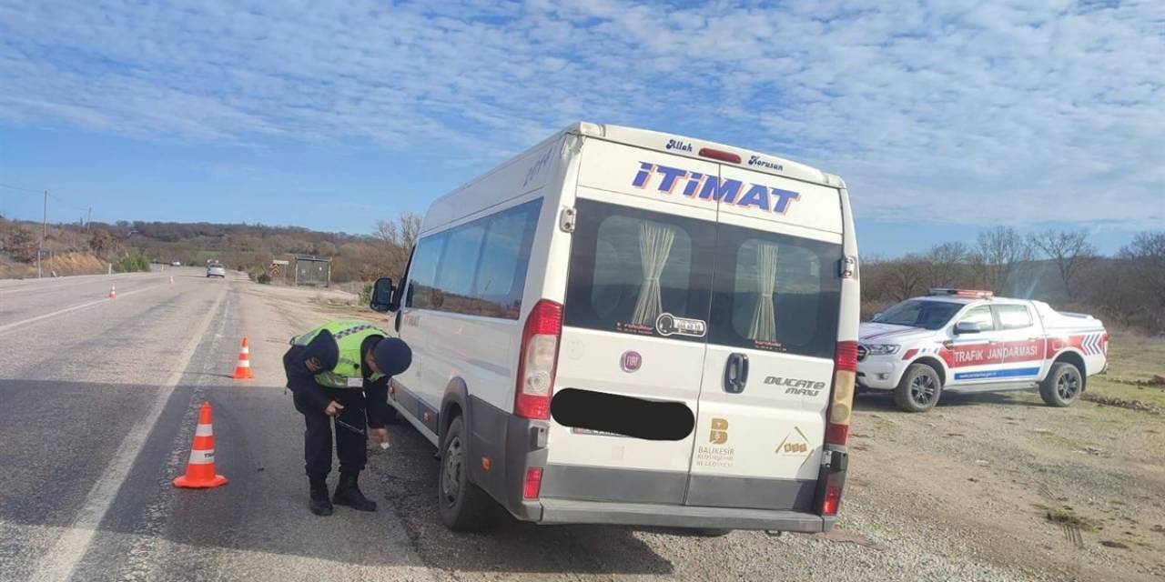 Jandarma Ekiplerinden Bin 484 Araca Kış Lastiği Denetimi
