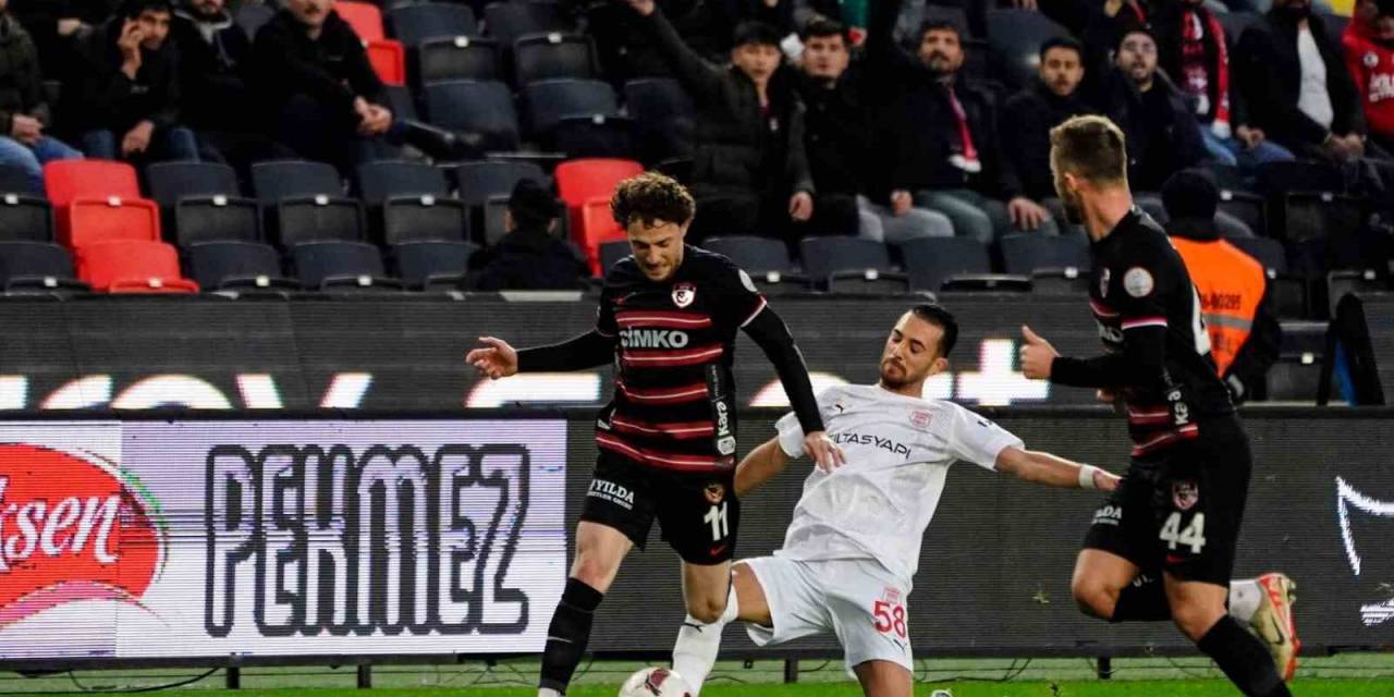 Trendyol Süper Lig: Gaziantep Fk: 1 - Pendikspor: 0 (İlk Yarı)