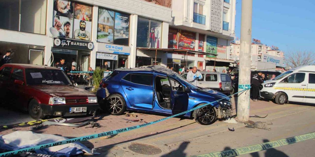(Düzeltme) Durağa Dalan Otomobil, Yaşlı Çifti Hayattan Kopardı