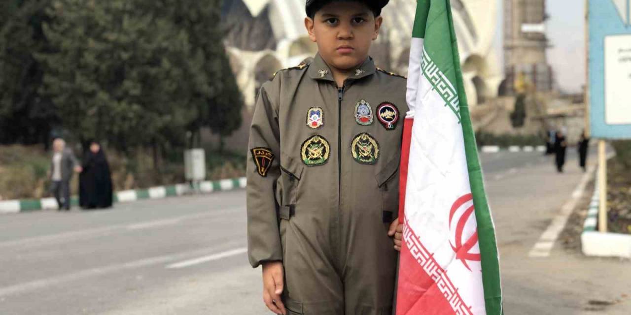 Binlerce İranlı Kirman’daki Terör Saldırısını Protesto Etti