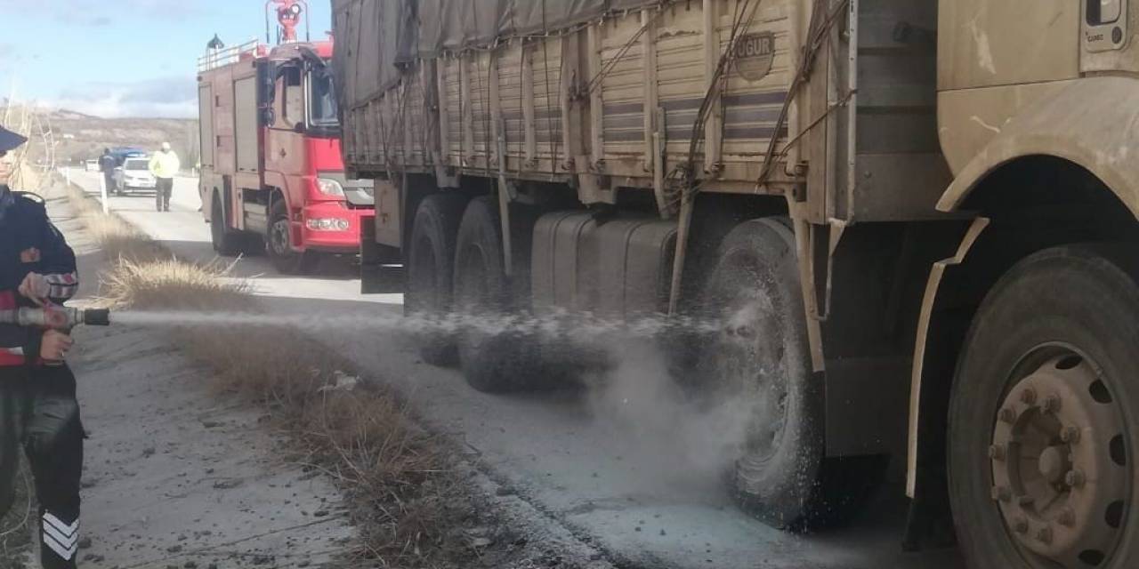 Seyir Halindeki Kamyon Alev Aldı