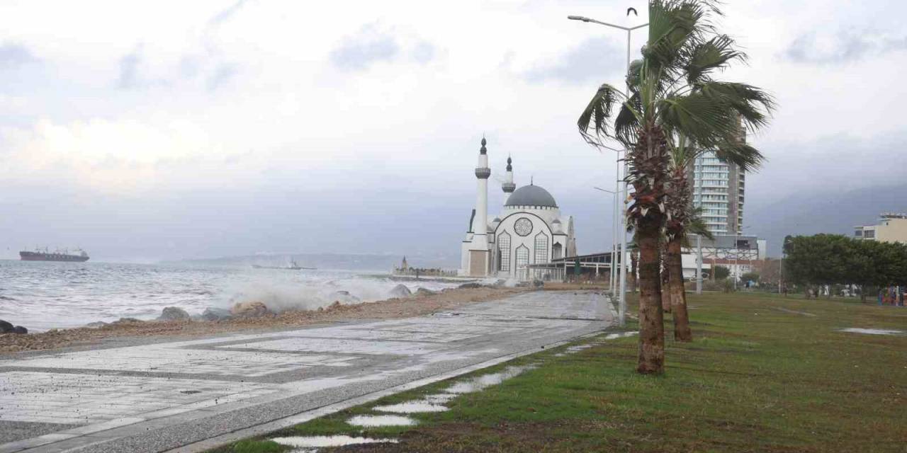Hatay’da Lodos Ve Sağanak Yağış Hayatı Olumsuz Etkiledi