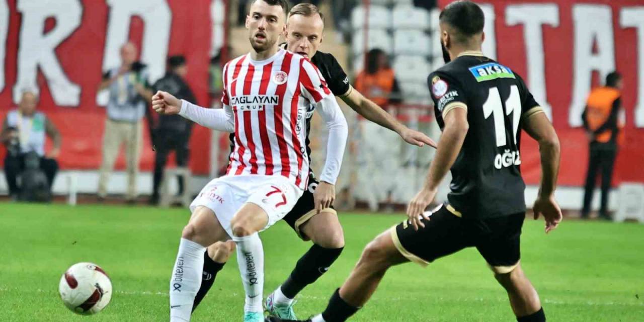Trendyol Süper Lig: Antalyaspor: 0 - Corendon Alanyaspor: 0 (İlk Yarı)