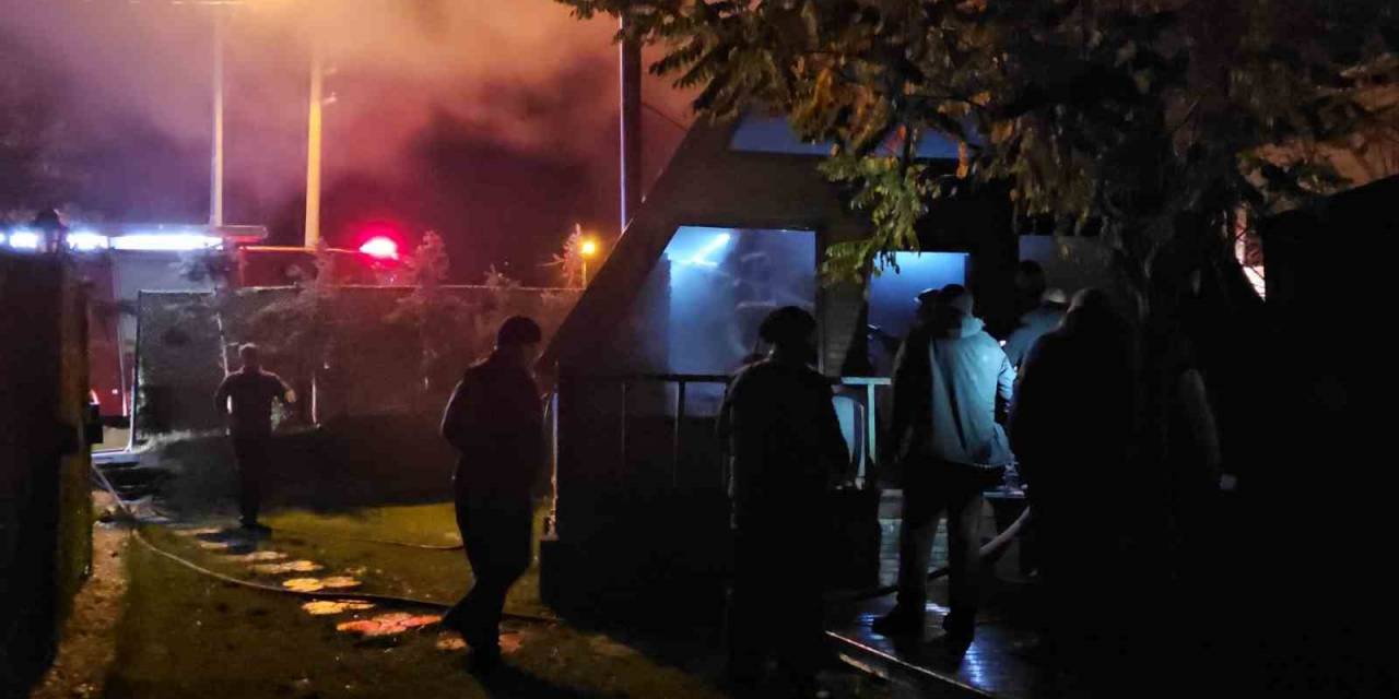 Sapanca’da Bungalov Ev Alevlere Teslim Oldu