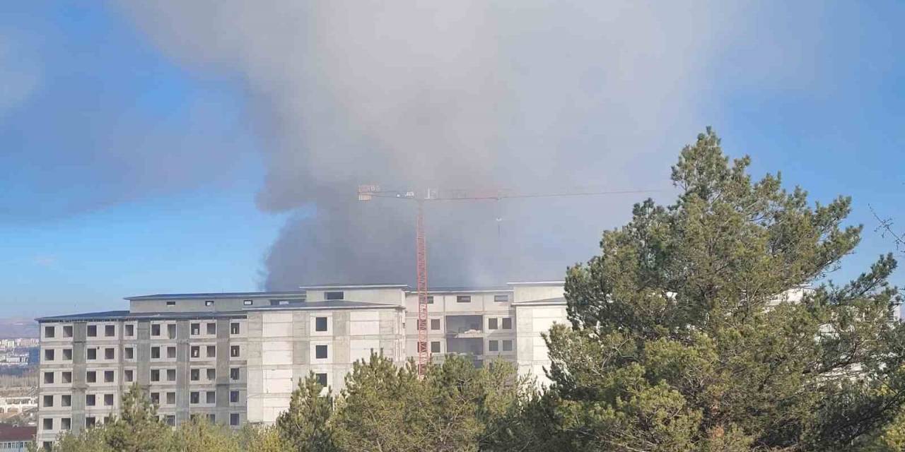Hastane İnşaatında Yangın, 5 İşçi Kurtarıldı