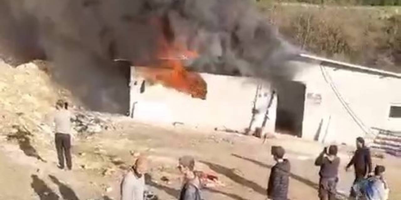 İşçiler Çaresizce Yangını İzledi