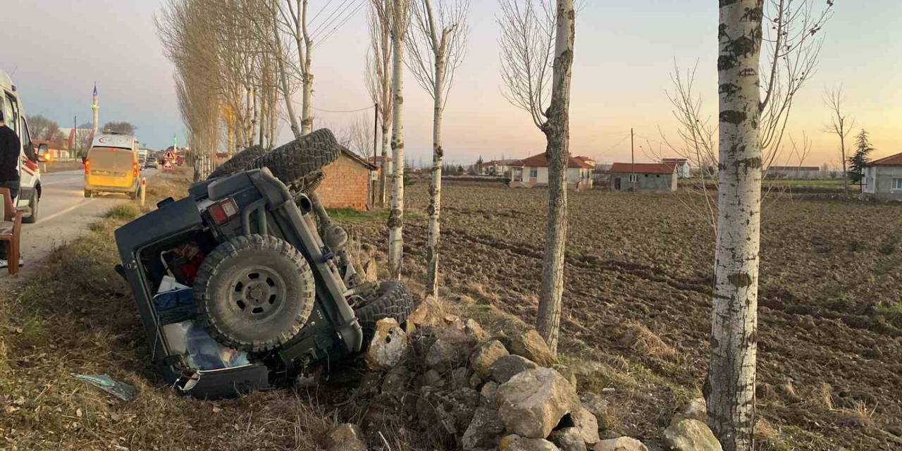 Refüje Devrilen Arazi Aracında 4 Kişi Yaralandı