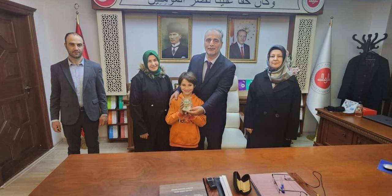 Minik Muhammet Kumbarasındaki Parasını Filistinli Çocuklara Bağışladı