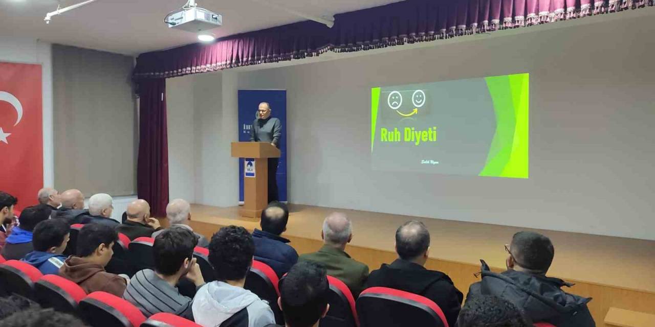 Yazar Salih Uyan Üniversite Öğrencileri İle Buluştu