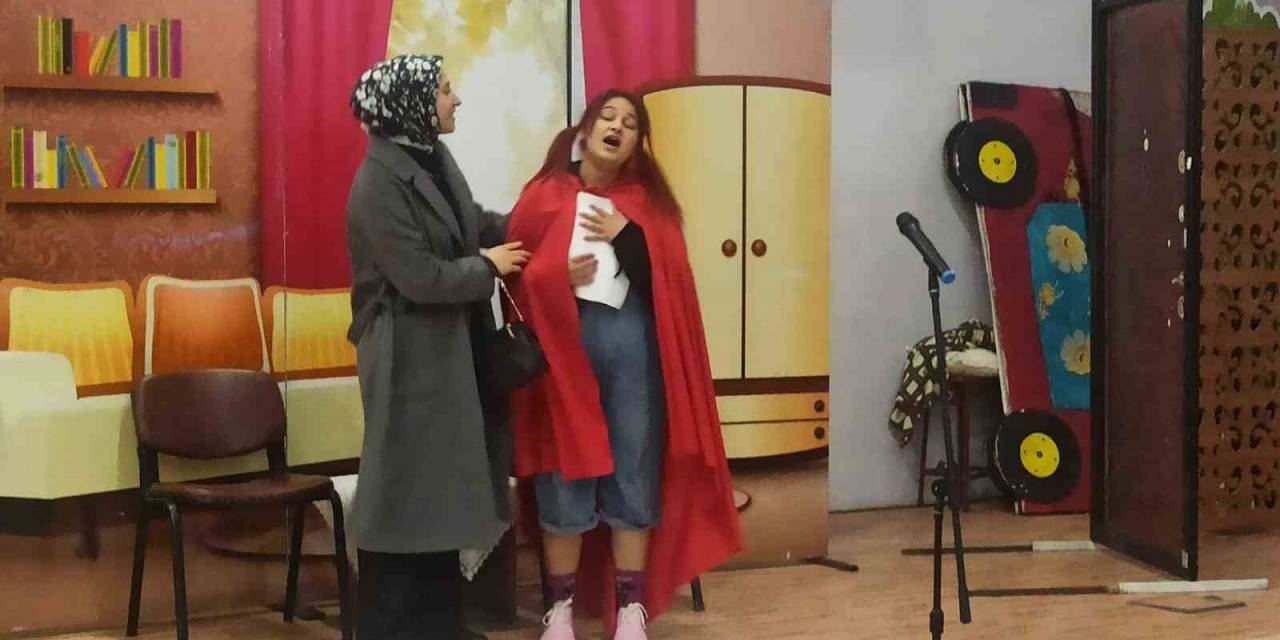 Polis Tiyatrosu Çocuklar İçin Sahne Aldı