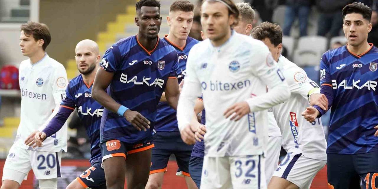 Trendyol Süper Lig: Başakşehir: 0 - Adana Demirspor: 0 (İlk Yarı)