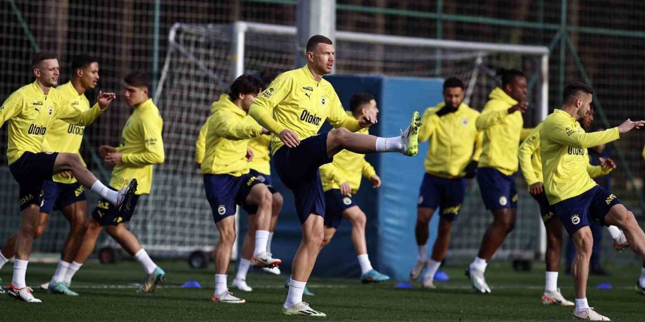 Fenerbahçe, Hazırlıklarını Tamamlayarak Kampa Girdi