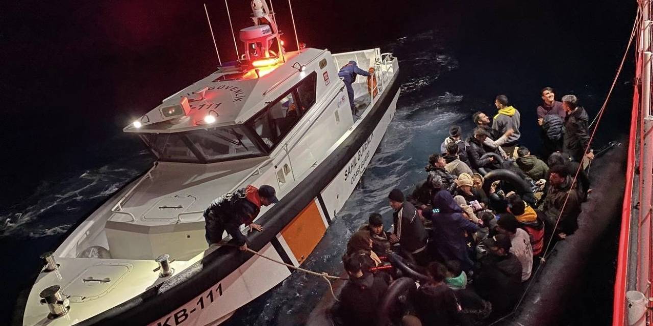 Ayvacık Açıklarında 68 Kaçak Göçmen Yakalandı