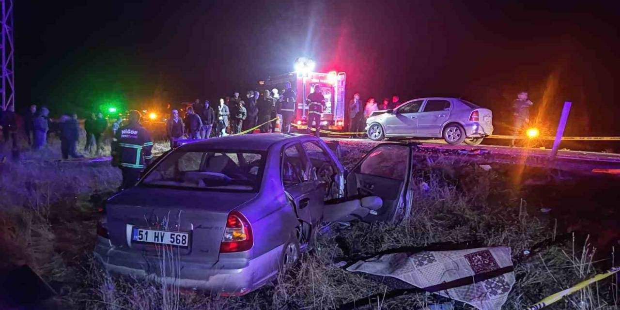 Niğde’de İki Otomobil Kafa Kafaya Çarpıştı: 2 Ölü, 3 Yaralı