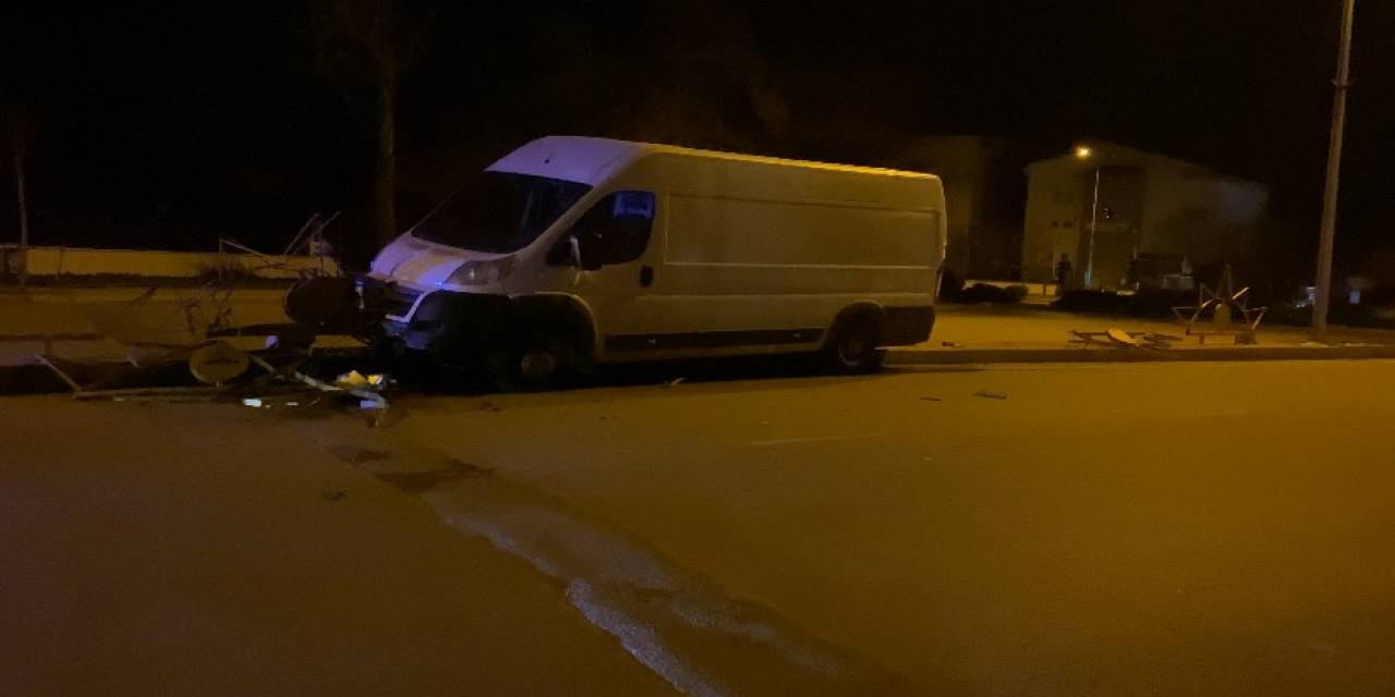 Bariyerlere Çarpıp Kaçtı: Yakalanan Alkollü Sürücü Polise Zor Anlar Yaşattı