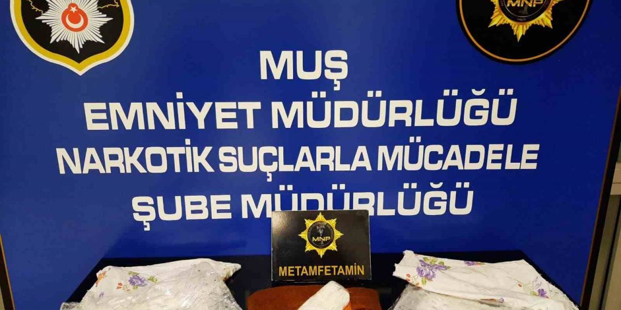 Beline Ve Bacaklarına Sardığı Uyuşturucuyla Yakalandı
