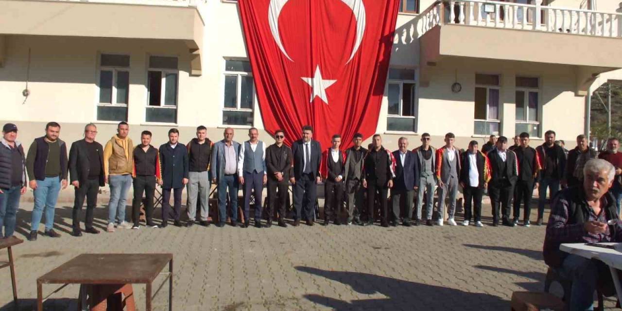 Asker Uğurlama Geleneğini Sürdürüyorlar