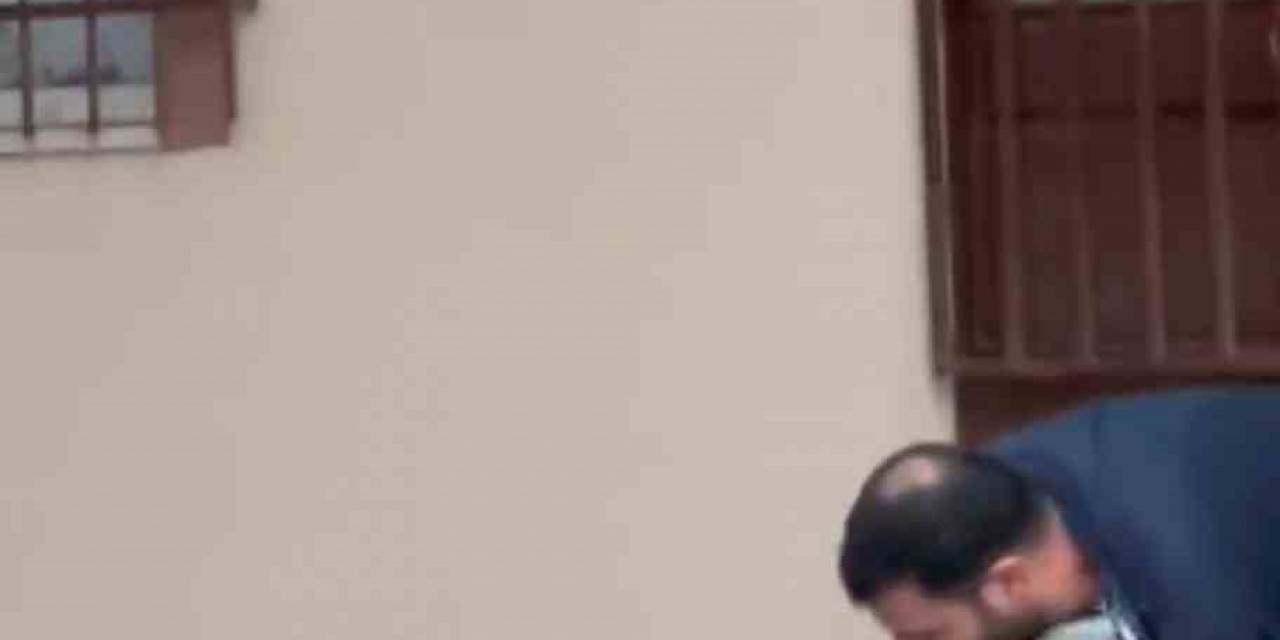 Büyü Yapıldığını İddia Ederek Kendini Yerden Yere Attı