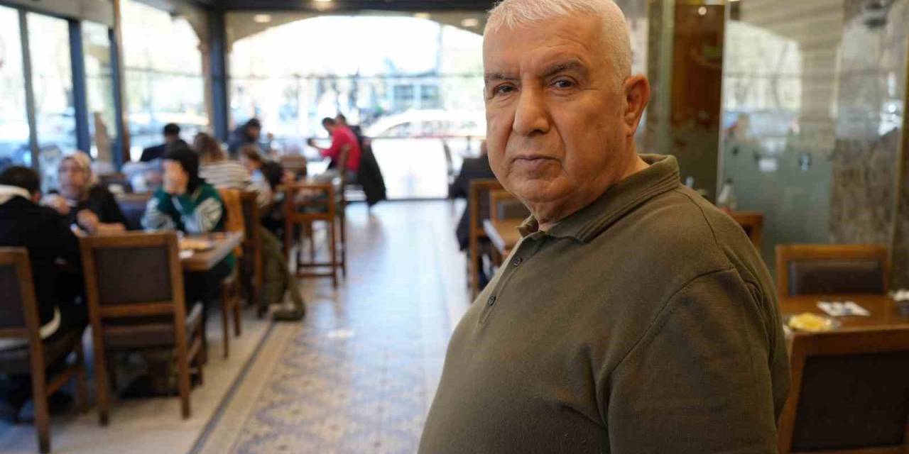 60 Yıllık Usta 10 Torunuyla Binlerce Kişiyi Ağırlıyor