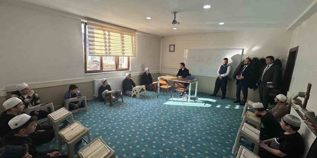 71 Öğrenci Hafız Olmak İçin Çalışmalarını Sürdürüyor