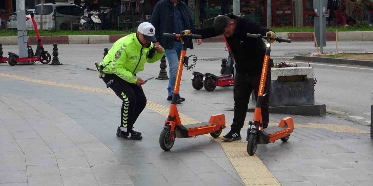 Gelişigüzel Bırakılan Scooterlar Toplandı, 690 Tl Ceza Uygulandı