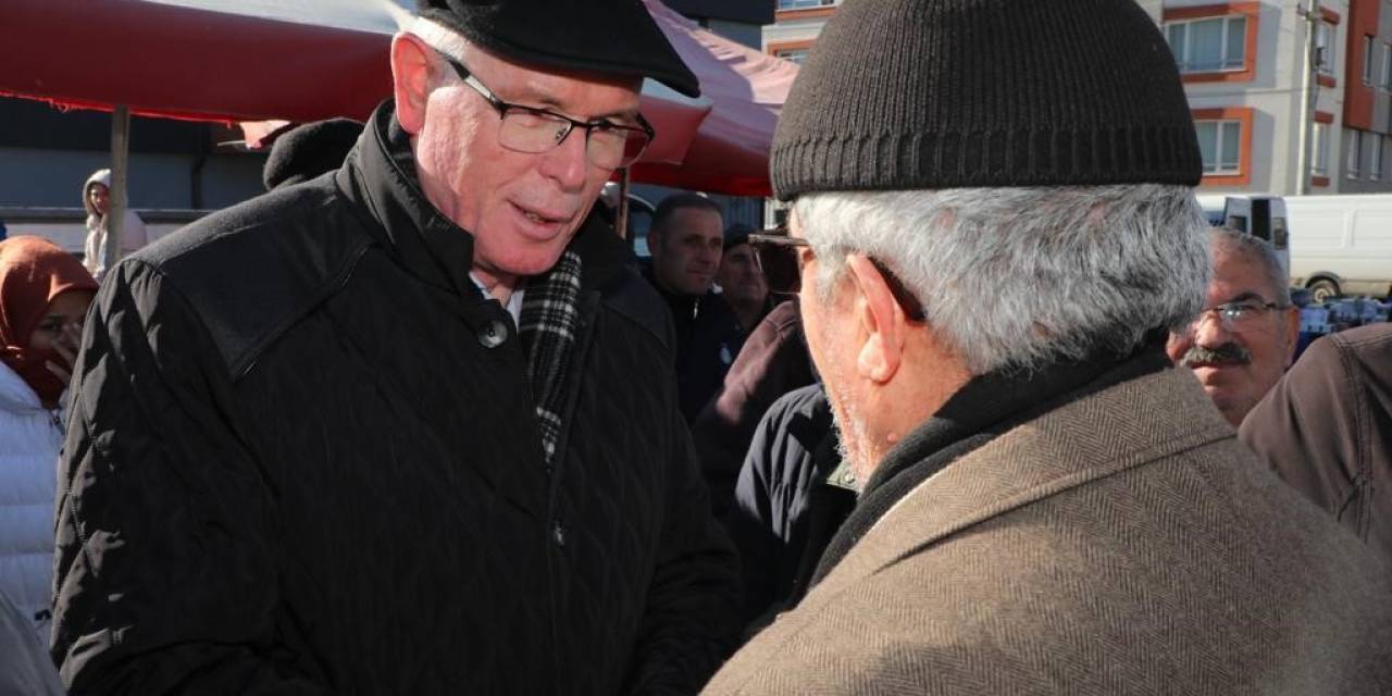 Başkan Kurt, 71 Evler Pazarı’nı Ziyaret Etti