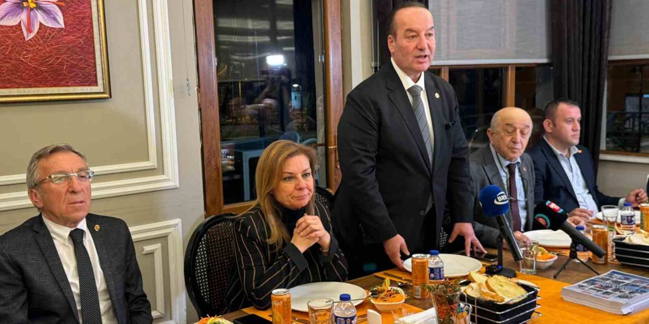 Milletvekili Akay Gazetecilerle Buluştu