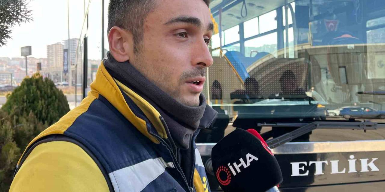 Otomobili İle Park Halindeki Tır Dorsesine Çarpan Genç Hayatını Kaybetti