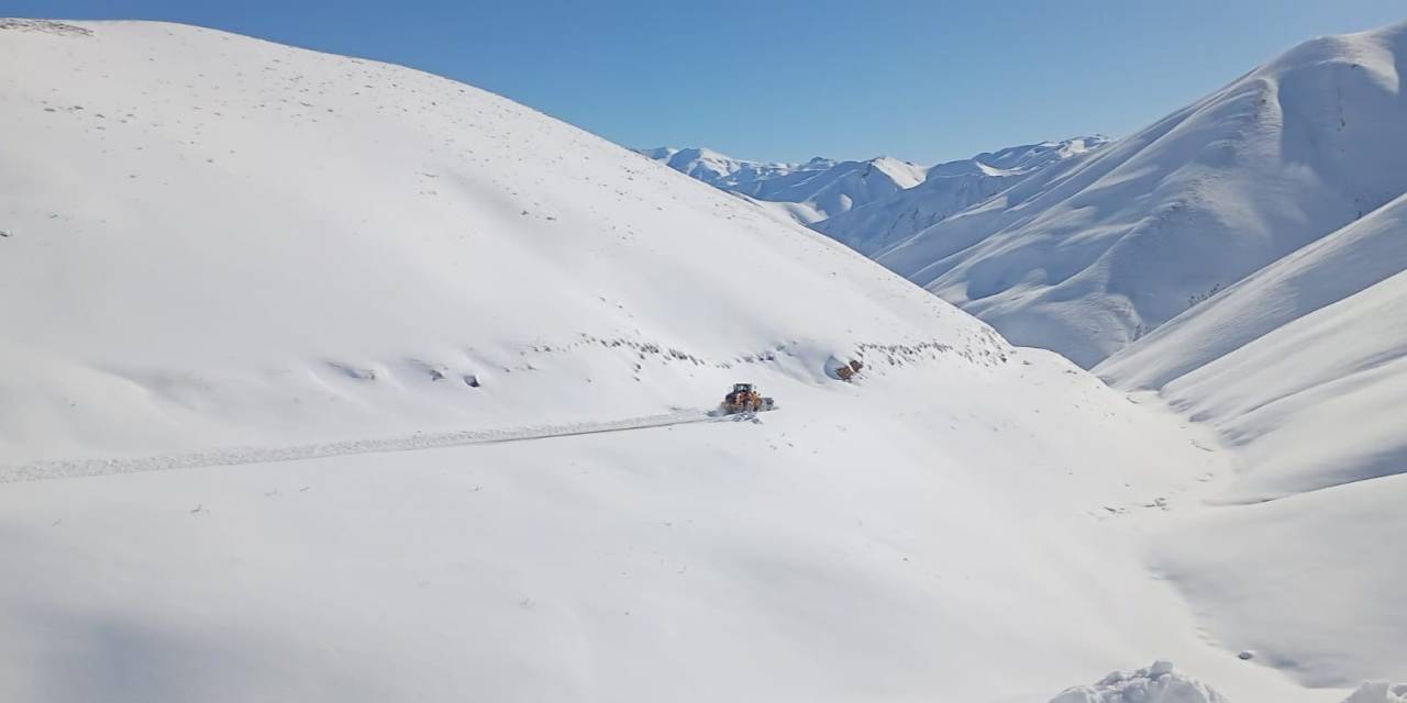 Hakkari’de 74 Köy Yolu Ulaşıma Açıldı
