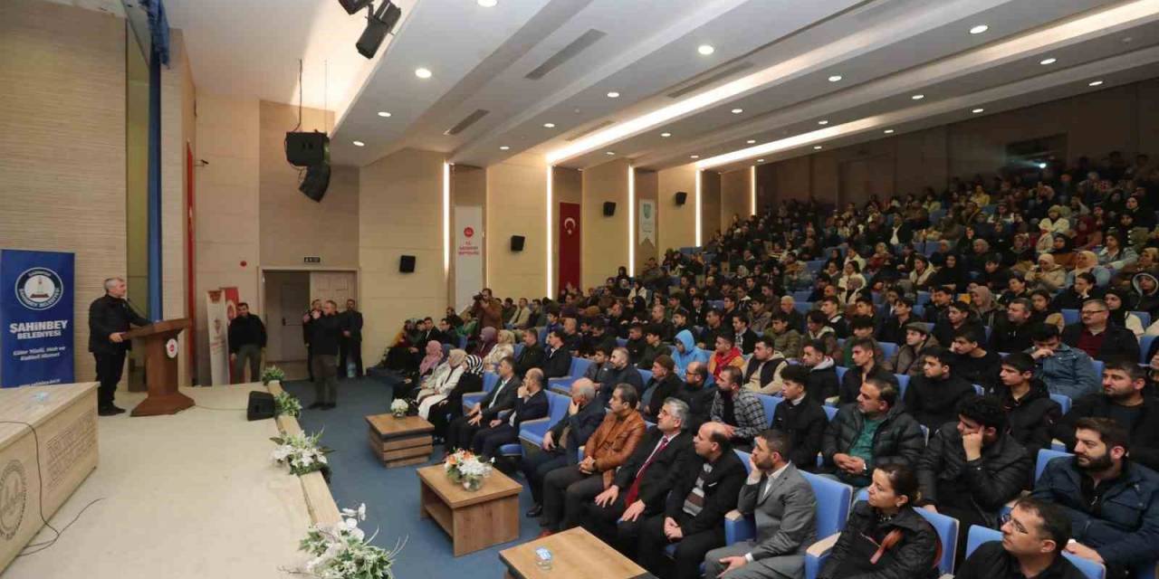 Şahinbey Belediyesi 174 Öğrenciyi Umreye Gönderiyor