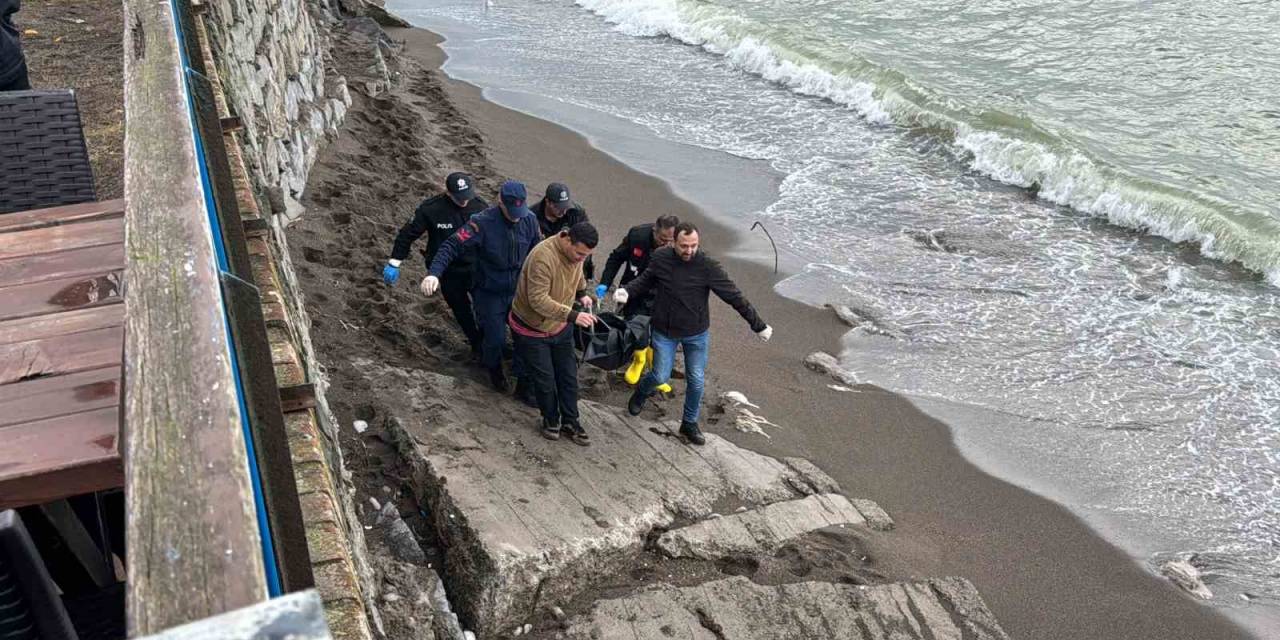 Tatil İçin Geldiği Akçakoca Sahilinde Cesedi Bulundu