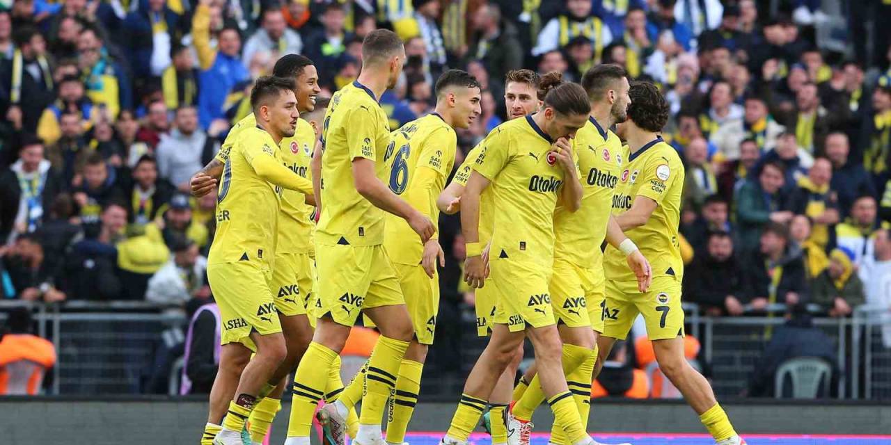 Fenerbahçe Deplasmanda Yenilmezlik Serisini 9 Maça Çıkardı